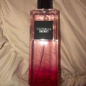 Victoria’s Secret bombshell spray